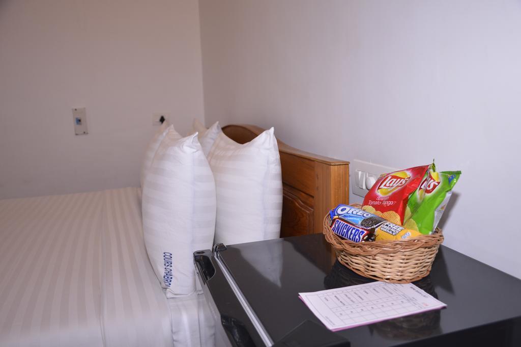 Cours Chabrol Otel Pondicherry Oda fotoğraf