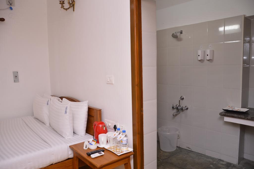 Cours Chabrol Otel Pondicherry Oda fotoğraf