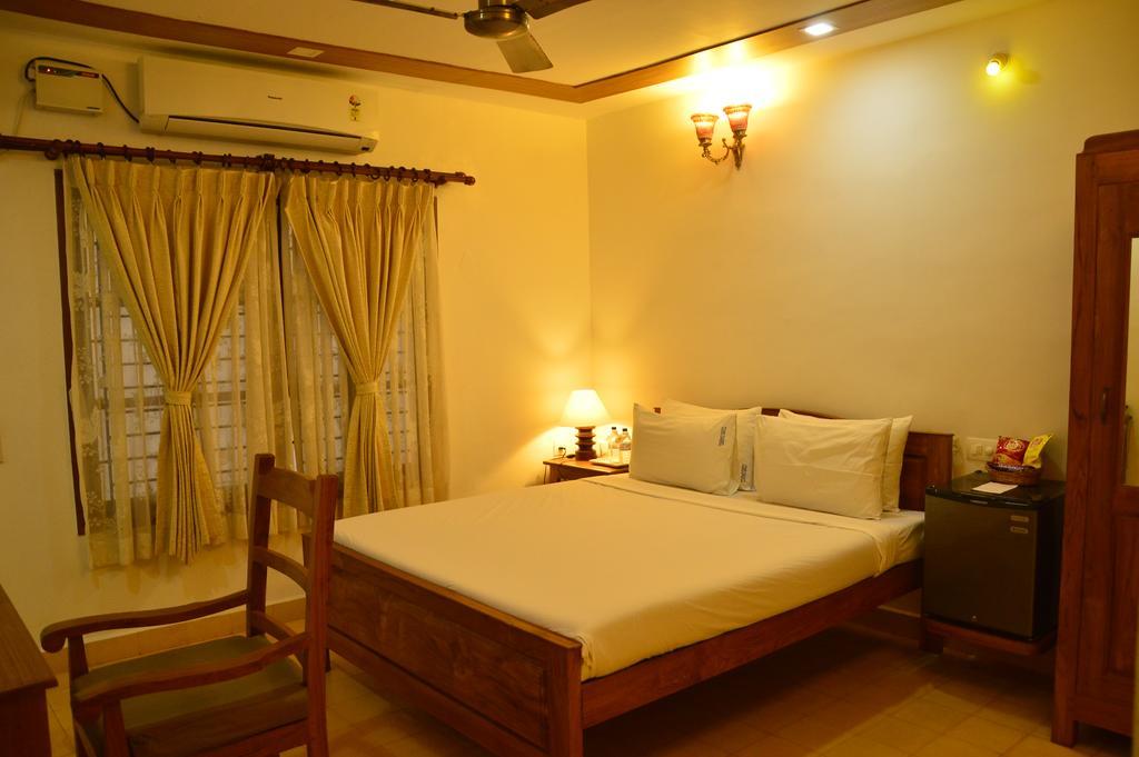Cours Chabrol Otel Pondicherry Oda fotoğraf