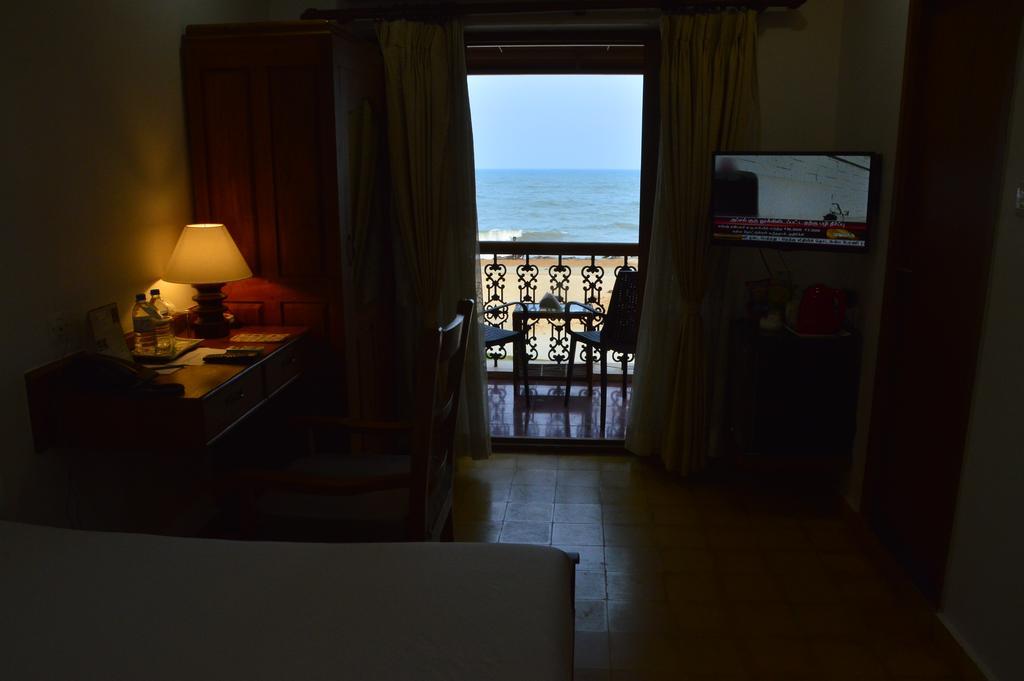 Cours Chabrol Otel Pondicherry Oda fotoğraf